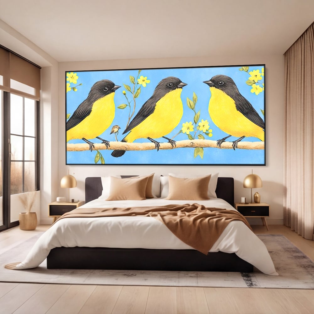 Tablou canvas cu tablou canvas cu trei pasari pe ramura, in rama de aluminiu negru, pe perete intr-un dormitor